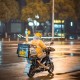 外卖员曝拍女生洗澡,什么意思孤独就是叫了外卖不敢去洗澡？孤独就？