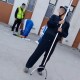 为看考生爬学校护栏,