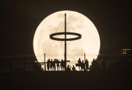 超级月亮5日登场,超级月亮5日登场的是谁