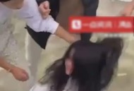 13岁女生被多人殴打,13岁女孩遭殴打