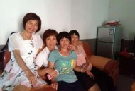 母女俩被同村人拐卖,两姐妹嫁了不同辈的人怎么称呼？