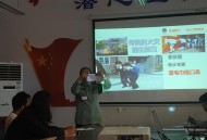 00后女生陪父亲掏粪,为何李明博在拘留所里手扶墙，回家后就精神焕发？
