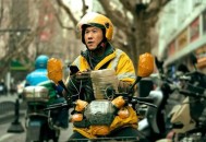 骑万元公路车送外卖,现在外卖小哥有的说万元收入，真的有吗？