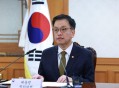 英国首相认错韩总统,在韩国人们下跪道歉很正常吗？