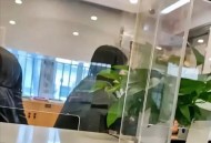 柜员拿放大镜办业务,银行专用放大镜