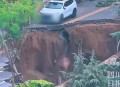 路面塌陷路人掉坑内,“地铁施工路面塌陷伤路人”，上下班要如何防止意外伤害？