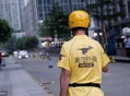 41岁男演员送外卖,我在一家店里送外卖，做了41天拿到4500元，这是多了还是少了？
