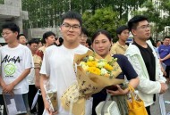 高考结束集体找妈妈,高考后和老妈准备回家