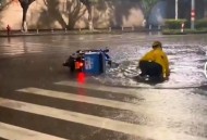 外卖员触电身亡,外卖员触电身亡视频