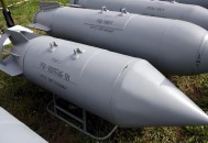 美军巨型钻地弹测试,美国巨型钻地弹