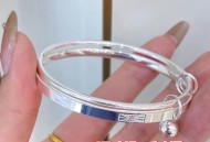 40万手镯被小孩捡走,40克银子可以打一对小孩手镯吗？