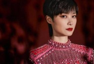 男演员确诊不死癌症,李宇春患强直性脊柱炎，复发时轮椅出行，“不死的癌症”多可怕？