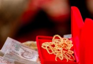 为彩礼买假存单获刑,订婚有给存单的吗？