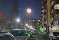 在新疆拍到超大圆月,在新疆拍到超大圆月亮怎么办