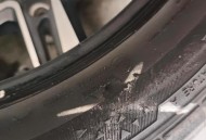 3车12胎被扎胎钉,把两根12厘米长的木条钉在一起，接头处长2厘米，接好后木条长多少厘米？