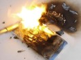机舱内充电宝疑着火,充电宝在身上着火怎么办？