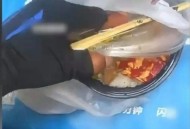 取餐外卖员差点吐了,不愿下楼取餐，上海一骑手往食物里吐4次口水！网友：谁还敢叫外卖。你怎么看？