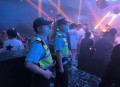 洗浴店女浴区现男子,男子在洗浴中心正常消费，政审却显示“涉嫌嫖娼”，他该怎么办？