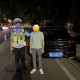 醉驾男撒2万钞票,出车祸了对方醉驾提出私了给你很多钱，接受吗？