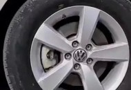 3车12胎被扎胎钉 ,轮胎扎了个盖钉，没有漏气 没事吧？