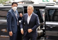 英国首相认错韩总统,文在寅的道歉，能否化解韩国法检矛盾？