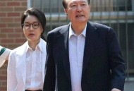 韩将调查尹锡悦夫妇,“申某随尹锡悦出访”在韩引争论，尹锡悦是否步朴槿惠后尘？