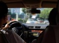 被陌生同事砸头毁容,女同事私拆我的护肤品快递，擅自用后毁容，找我索赔20万怎么办？