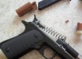 旧玩具枪射出真子弹,玩具枪是怎么射出子弹的？