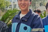 15岁少年仅重18公斤,18岁小帅哥，带15克左右的金项链，请问有多粗？谢谢~？