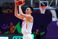 中国男篮再负韩国,中国男篮艰难战胜韩国，赵睿疑似垫脚你怎么看？