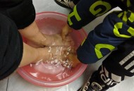 在儿童洗手盆洗脚,不小心用洗脸盆洗脚了怎么办？