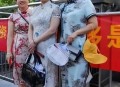 考生爸爸穿旗袍送考,高考妈妈穿什么衣服合适？