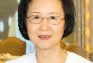 琼瑶离世一周年,平鑫涛去世了！大家认为琼瑶是个什么样的作家？