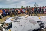 法国飞机坠毁致3死,尖峰时刻3法国机场为什么被捅PP？