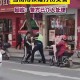 7男子劫24袋珠宝,龙岩男子蒙面抢劫珠宝店，手持铁锤砸破柜台玻璃且威吓店员，涉案金额逾8万元，你怎么看？