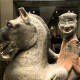 东汉石人像立在路边,东汉最具特色的雕塑作品是？