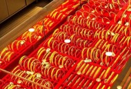 上千万金饰被冲走,金店被洪水冲走捡到黄金算谁的？