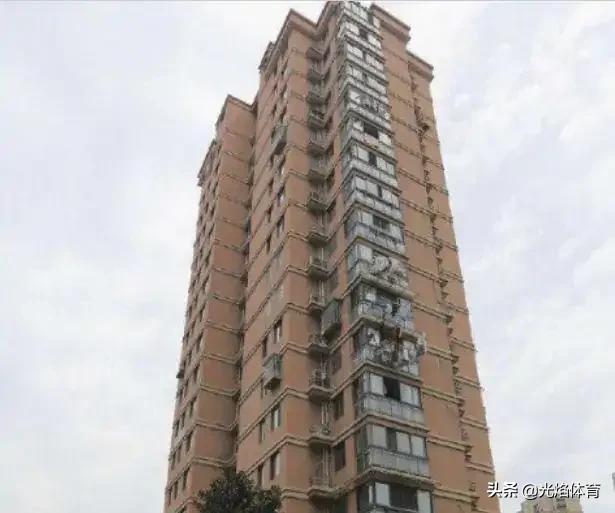 凶宅竞拍14轮后成交,杭州来女士案后续:案发小区房价暴跌，你怎么看？