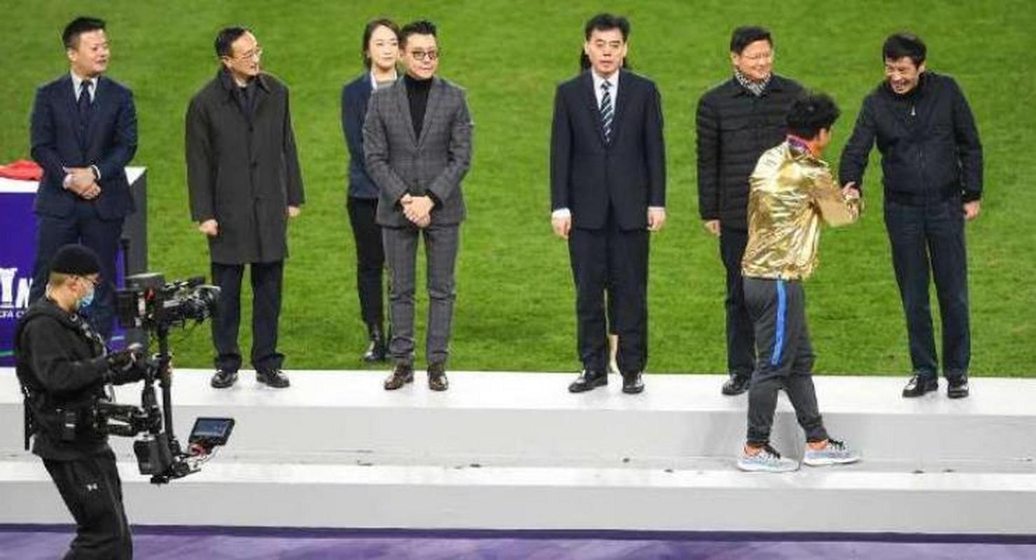 为看考生爬学校护栏,高考开始,中超各支球队和球员有什么高考的有趣故事和段子,你知道吗?