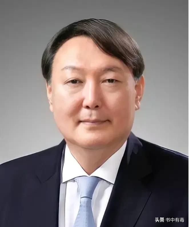 尹锡悦到案接受调查,朴槿惠专案组组长尹锡悦突遭调查,亲信干政案还能翻过来吗? 尹锡悦到案接受调查,朴槿惠专案组组长尹锡悦突遭调查,亲信干政案还能翻过来吗?