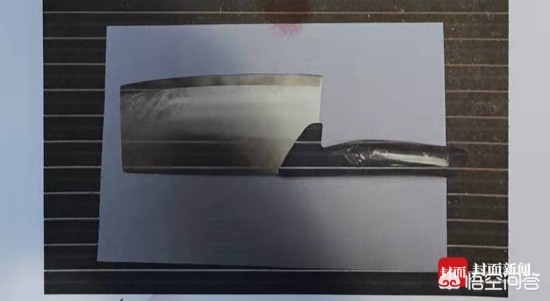 高空掉落2把菜刀,情侣吵架从高空抛下菜刀砸中百万路虎车,为何高空抛物屡禁不止? 高空掉落2把菜刀,情侣吵架从高空抛下菜刀砸中百万路虎车,为何高空抛物屡禁不止?