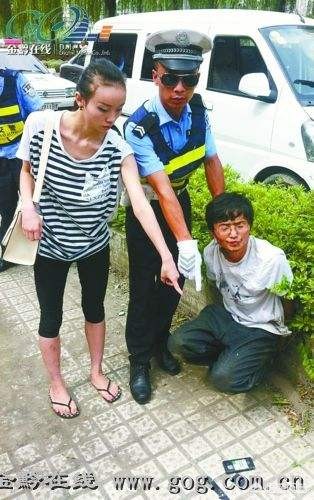 花50万带娃游41国,41岁网逃犯不知自己被通缉,来厦门旅游直接落网, 你怎么看? 花50万带娃游41国,41岁网逃犯不知自己被通缉,来厦门旅游直接落网, 你怎么看?