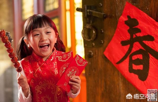 70多岁老人跪地工作,你能简单回忆一下小时候是怎样过大年初一的吗？(说的有趣点，与大家共享)？