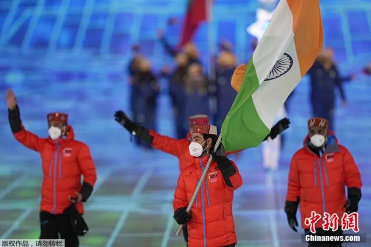 为参加阅兵推迟婚礼,实际花费超出原定预算3倍,特朗普阅兵被迫推迟到明年,对此你怎么看?