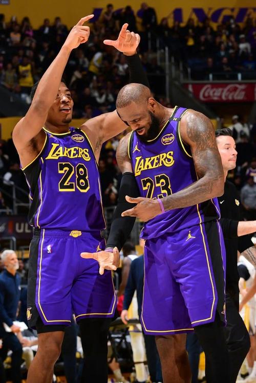 詹姆斯指导男女篮,篮球赛詹姆斯