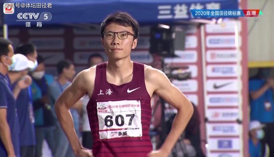 老板开门发现百米队,