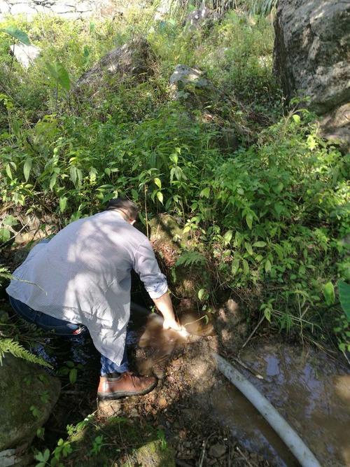 挪用200万扶贫资金,村委会挪用扶贫专项资金用于村道路建设应如何定性?