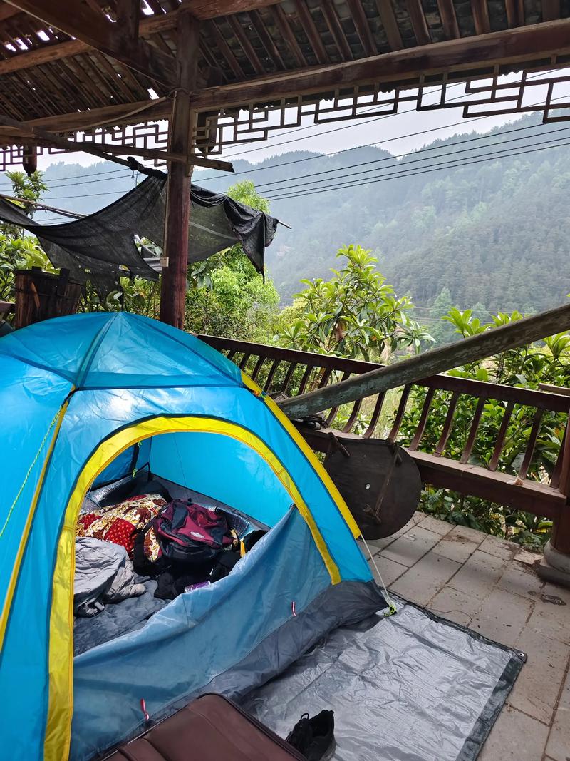 路边搭帐篷过夜,在家里搭帐篷过夜是什么感觉?