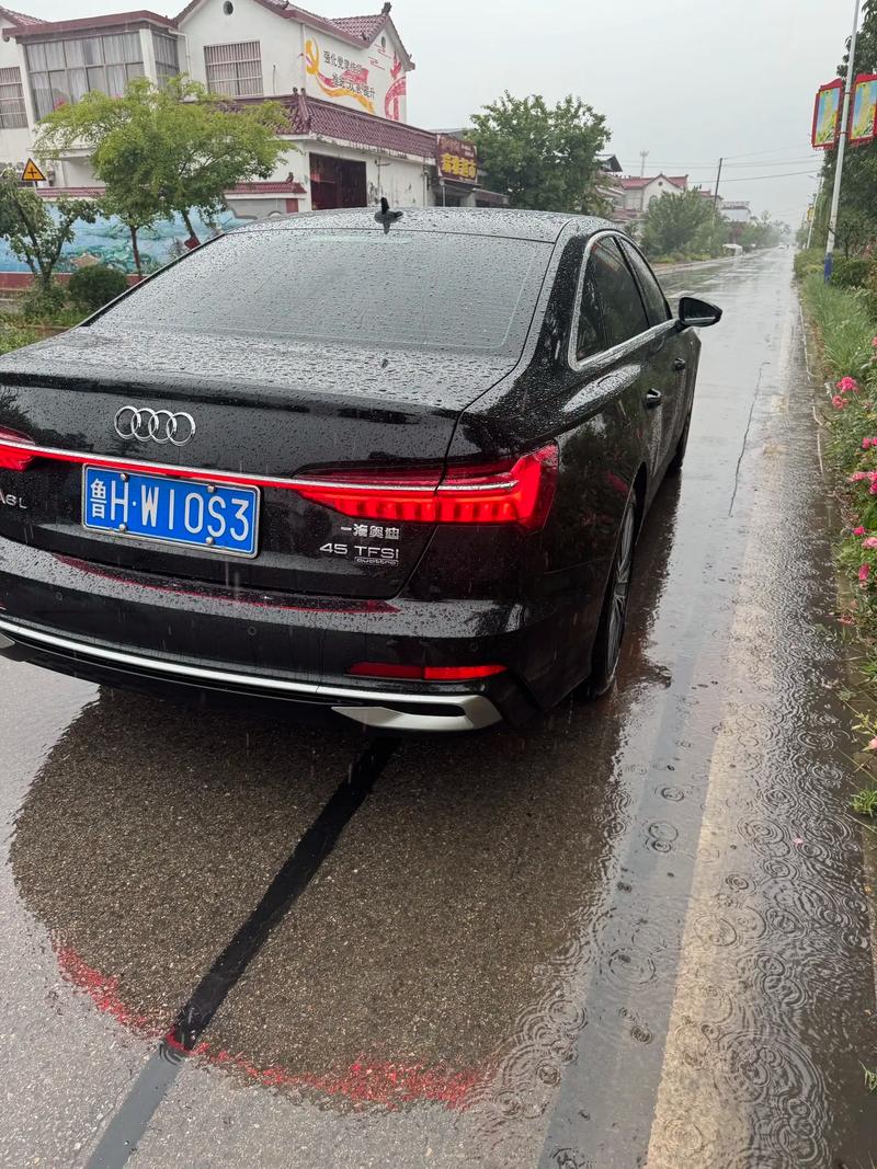 男子开奥迪偷铝材,男子开奥迪偷铝材视频