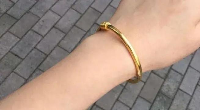 手镯10年未摘长肉里,手镯带了几年取不来怎么办